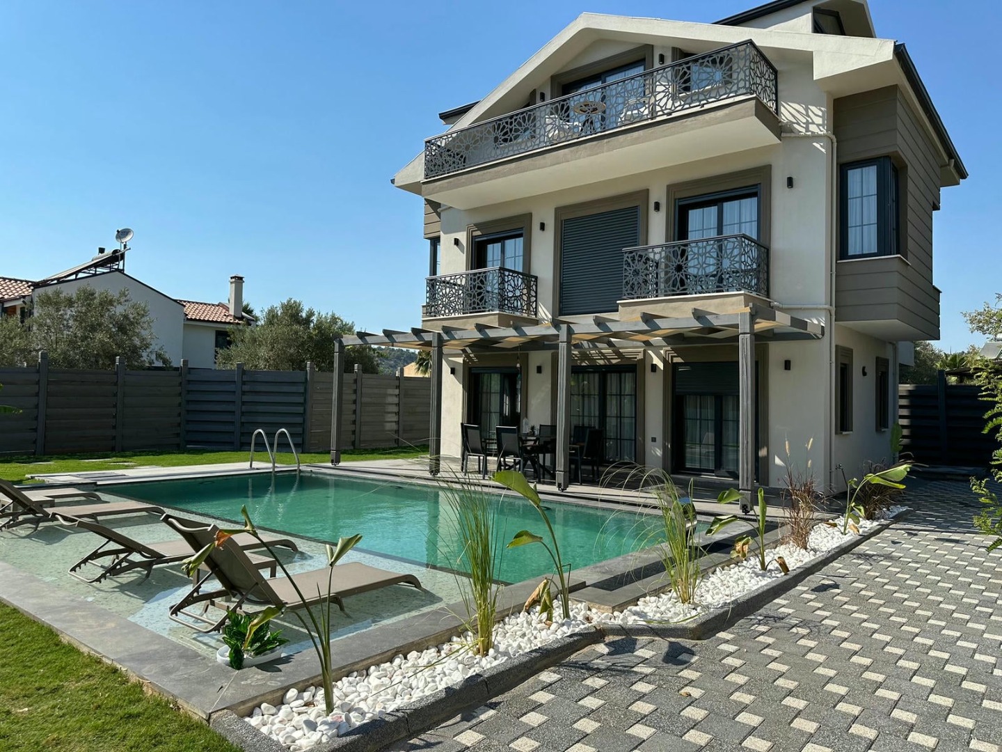 Villa Resmi